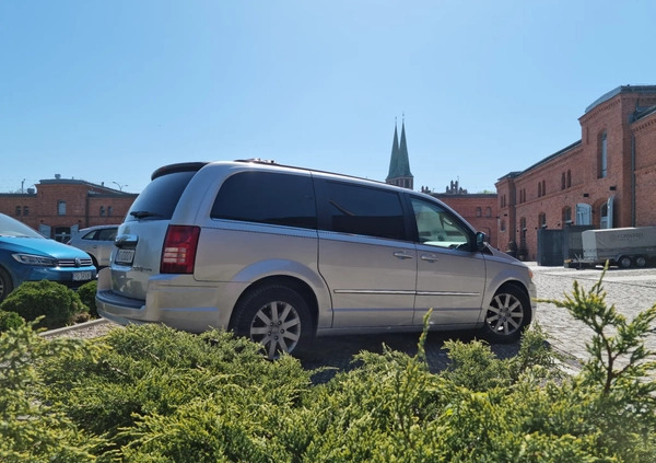 Chrysler Town &amp; Country cena 32000 przebieg: 270000, rok produkcji 2010 z Olsztyn małe 667